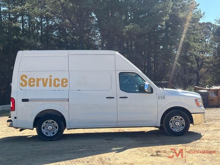 2013-nissan-nv3500hd-image-6