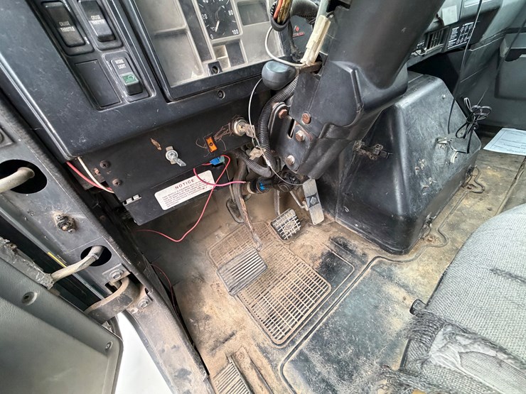 1995-international-8200-image-30