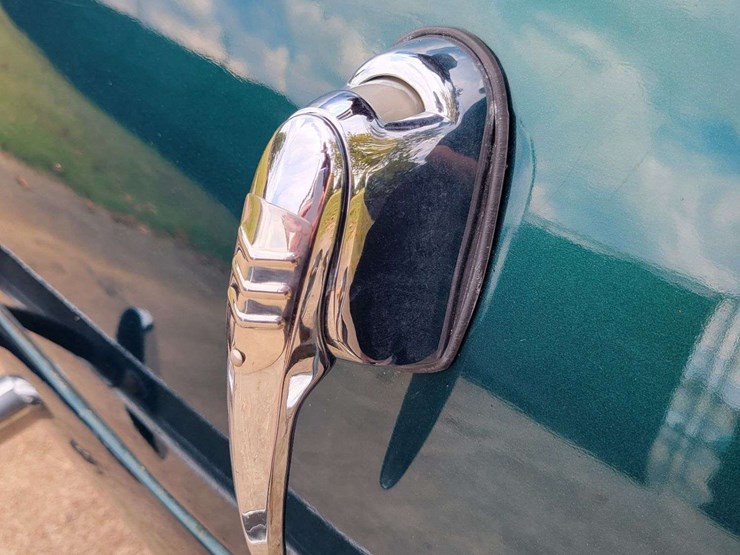 1940-ford-sedan-image-95