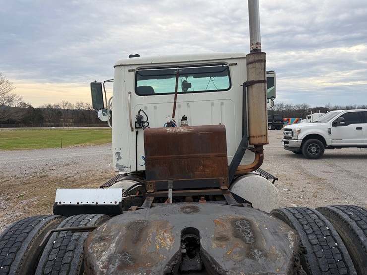 1995-international-8200-image-24