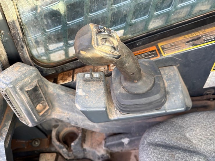 2021-deere-333g-image-18