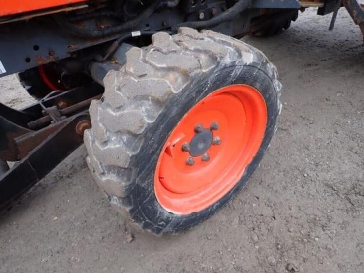 2014-kubota-b3350hsd-image-35