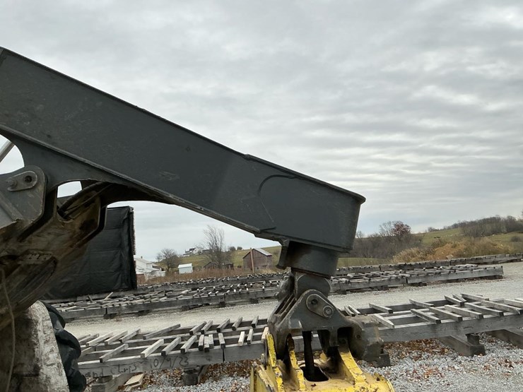 2016-deere-648l-image-51