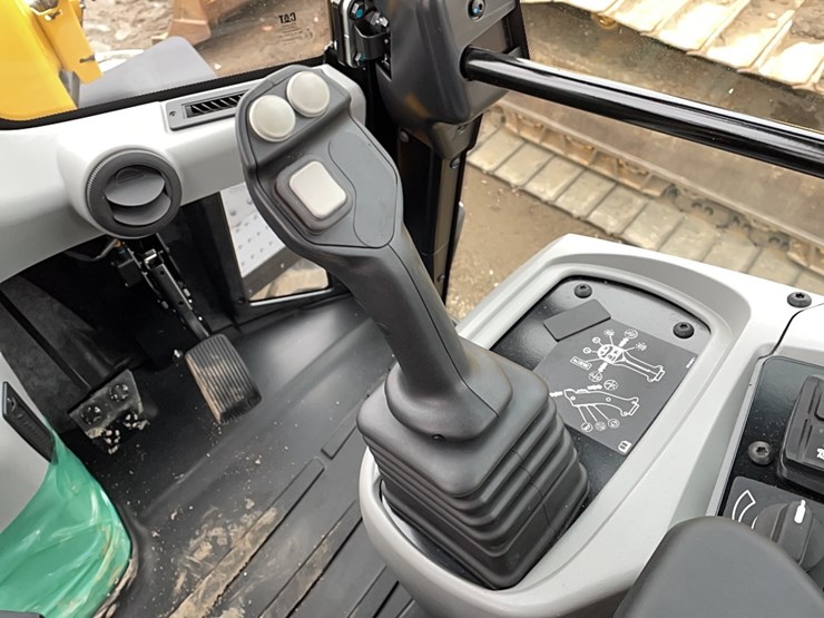 2024-caterpillar-910-image-13