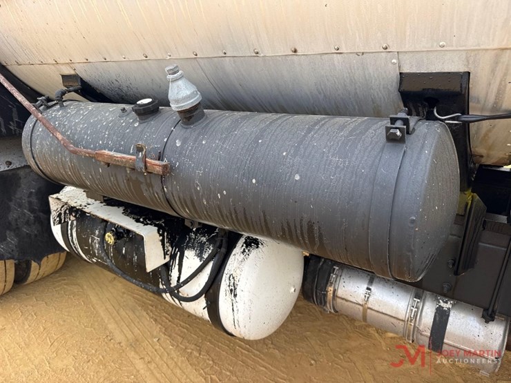 2008-sterling-l7500-image-21