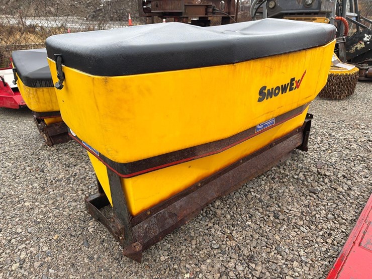 2015-snow-ex-drop-spreader-snow-equipment-image-4