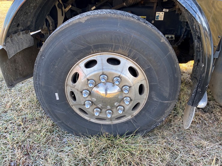 #1012-•-2013-peterbilt-tandem-axle-day-cab-semi-(has-wi-title)-(colfax,-wi)-image-13