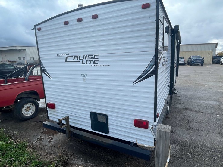 #1404-•-2015-salem-cruise-lite-camper-(no-title)-(of)-image-6