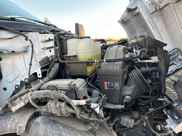 2024-ford-f750-image-9