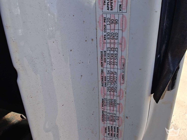 2015-peterbilt-567-image-41