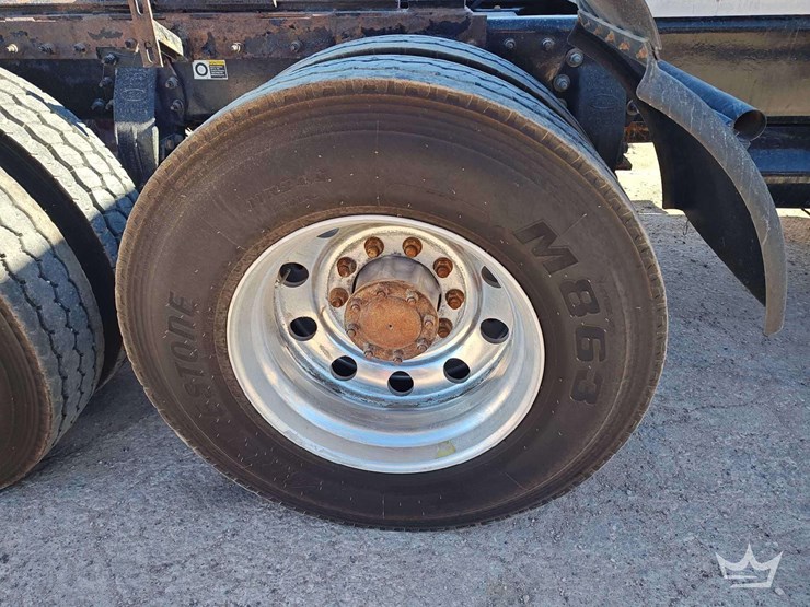 2015-peterbilt-389-image-46