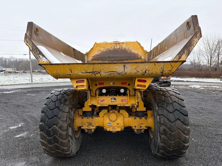 2020-deere-260e-image-8