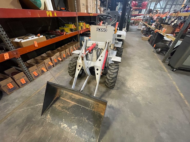 #1386-•-fland-4x4-front-loader-(ica)-image-2