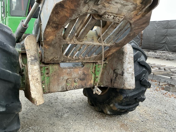 2016-deere-648l-image-49