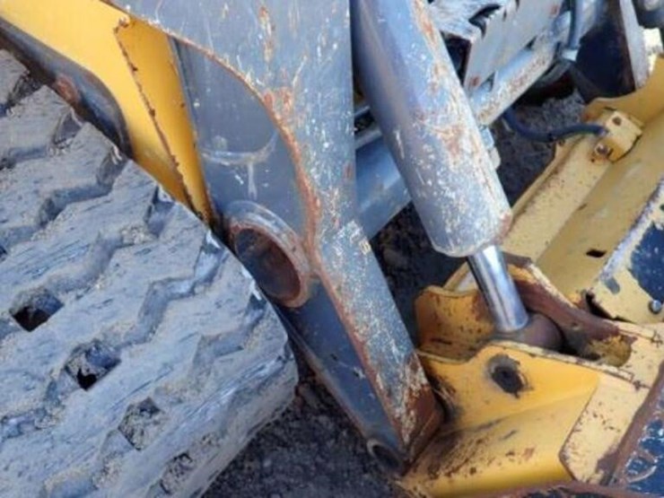 2019-deere-331g-image-82