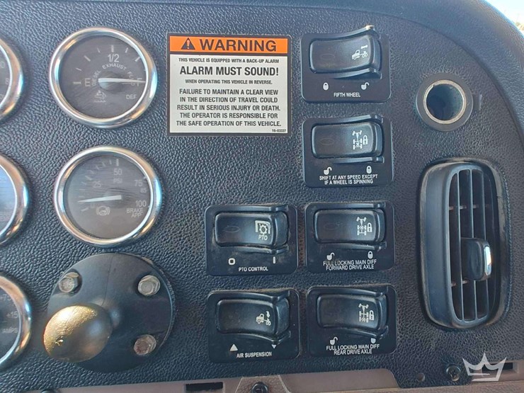 2014-peterbilt-388-image-21