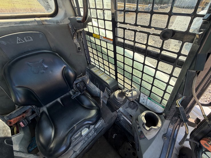 2013-bobcat-s750-image-17