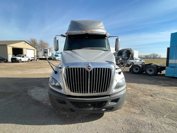 #200-•-2016-international-semi-tractor-(title-in-delay)-(denmark,-wi)-image-8