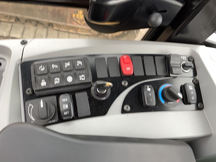 2024-caterpillar-910-image-14