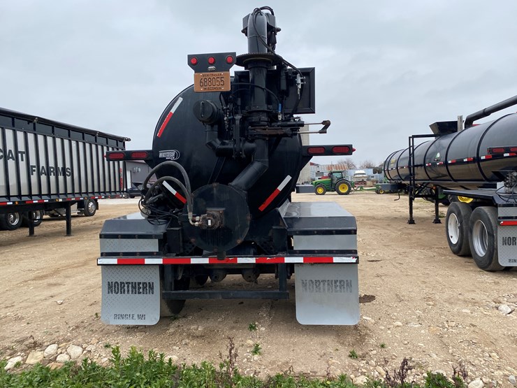 #1030-•-2014-northern-6000-gallon-semi-manure-tanker-trailer(has-wi-title)-(kewaunee,-wi)-image-10