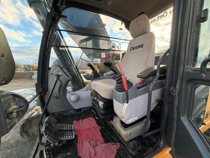 2019-deere-350g-lc-image-30