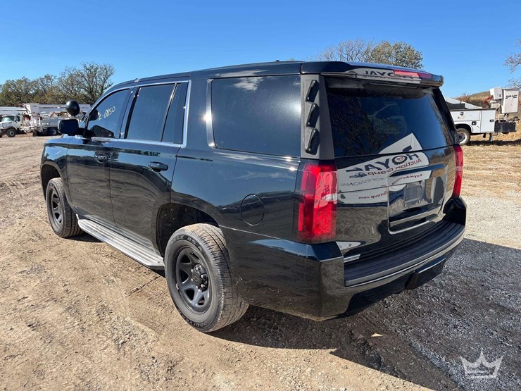 2016-chevrolet-tahoe-image-3