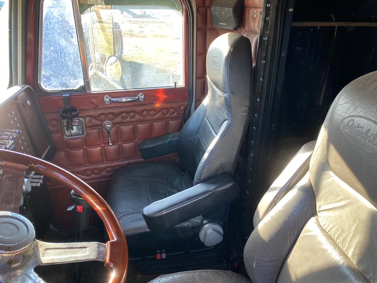 #1010-•-1984-peterbilt-sleeper-cab-semi-(has-wi-title)-(colfax,-wi)-image-40