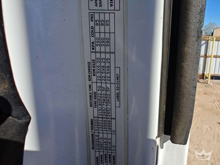 2015-peterbilt-389-image-35