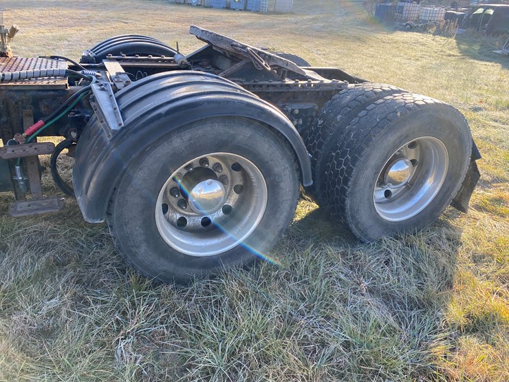 #1012-•-2013-peterbilt-tandem-axle-day-cab-semi-(has-wi-title)-(colfax,-wi)-image-18