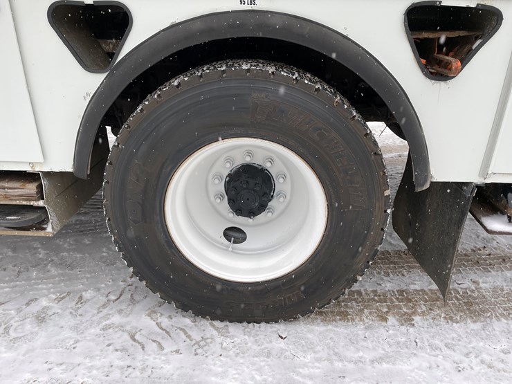 #236-•-2015-international-bucket-truck-(has-wi-title)(mosinee,-wi)-image-37