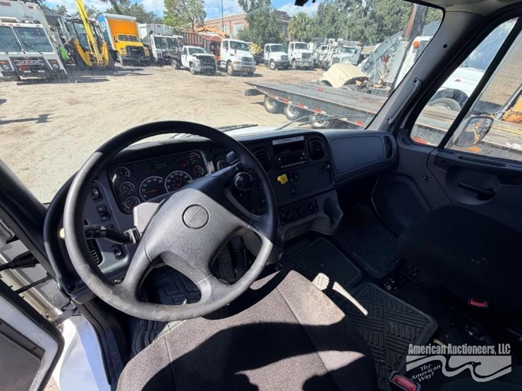 2022-freightliner-m2-box-truck-image-17