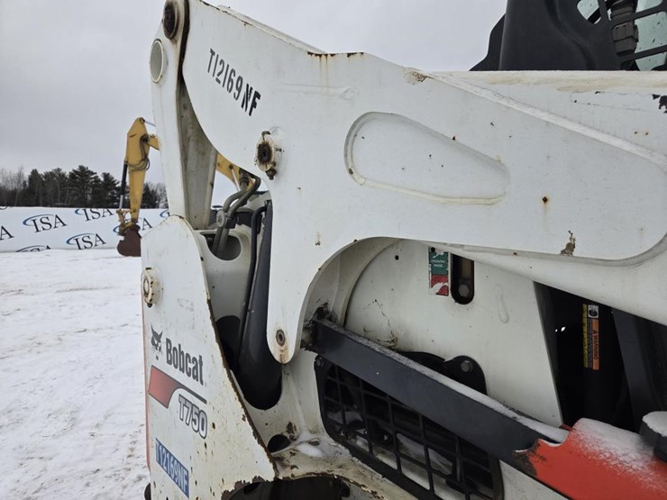 2017-bobcat-t750-image-16