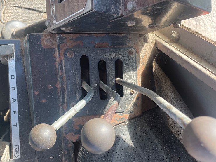 massey-ferguson-2705-image-47