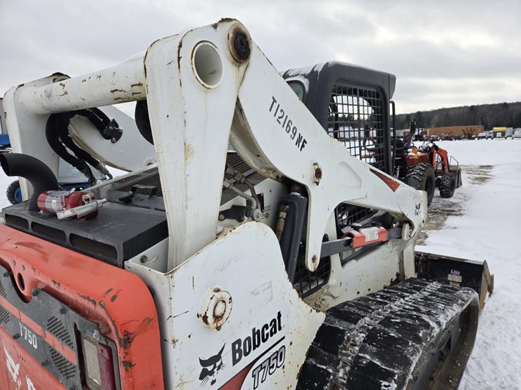 2017-bobcat-t750-image-17