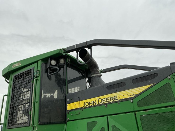 2016-deere-648l-image-31