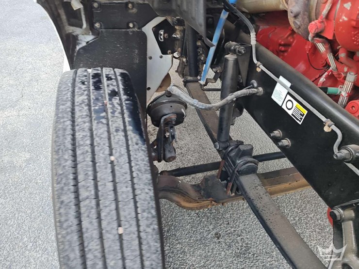 2015-peterbilt-567-image-43