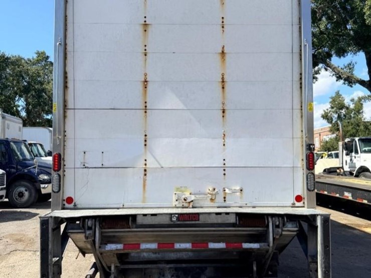 2022-freightliner-m2-box-truck-image-9