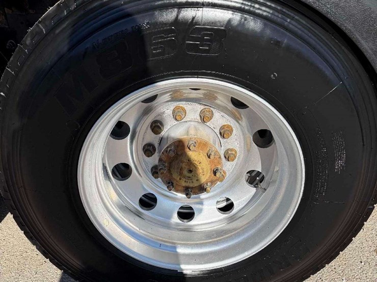 2017-kenworth-t800-image-31