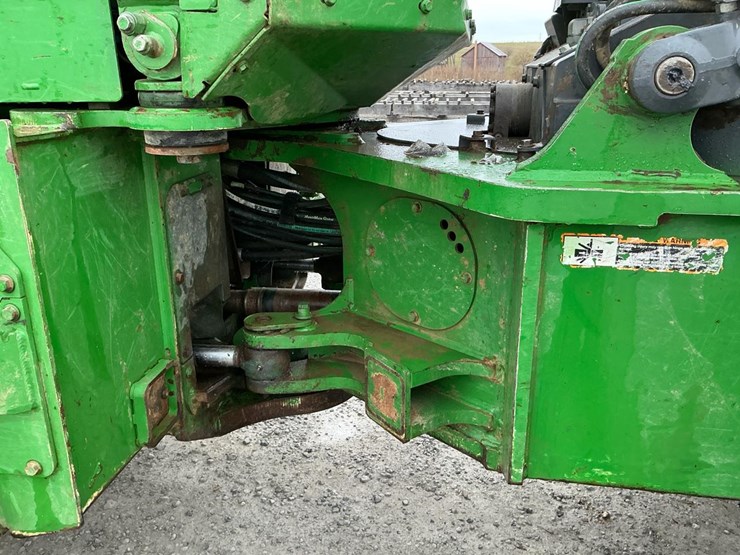 2016-deere-648l-image-36