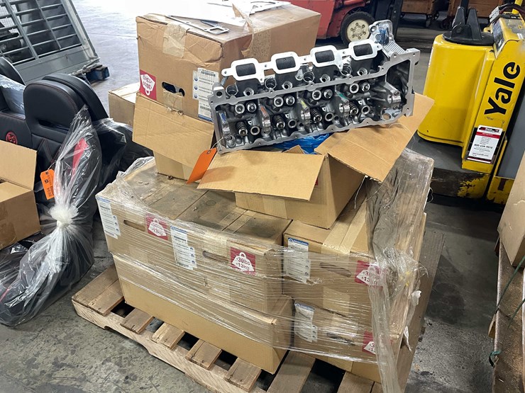 #8693-•-pallet-of-(11)-mopar-cylinder-heads-(e)-image-1