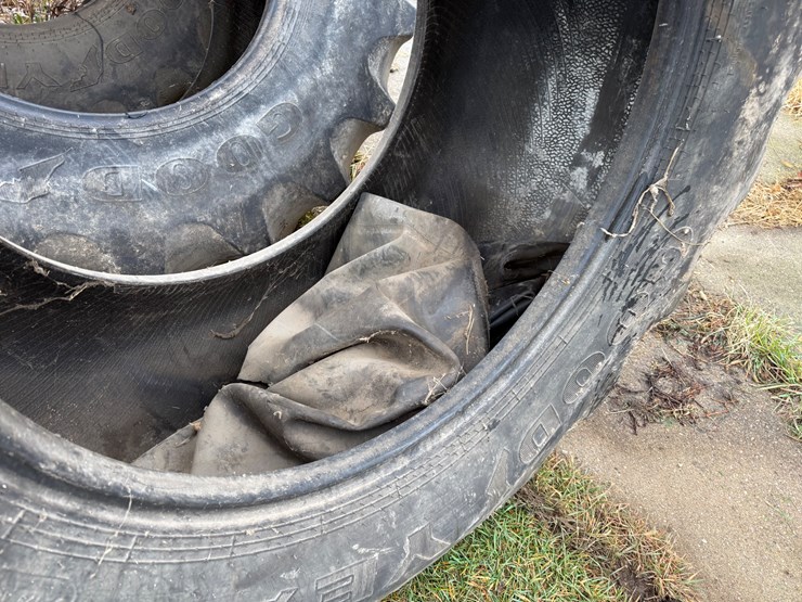 #8204-•-set-of-(3)-goodyear-tires-(dakota,-il)-image-8