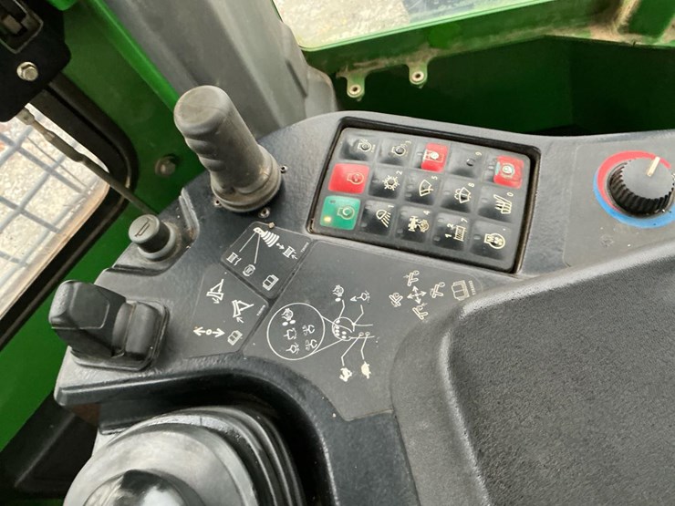 2016-deere-648l-image-16