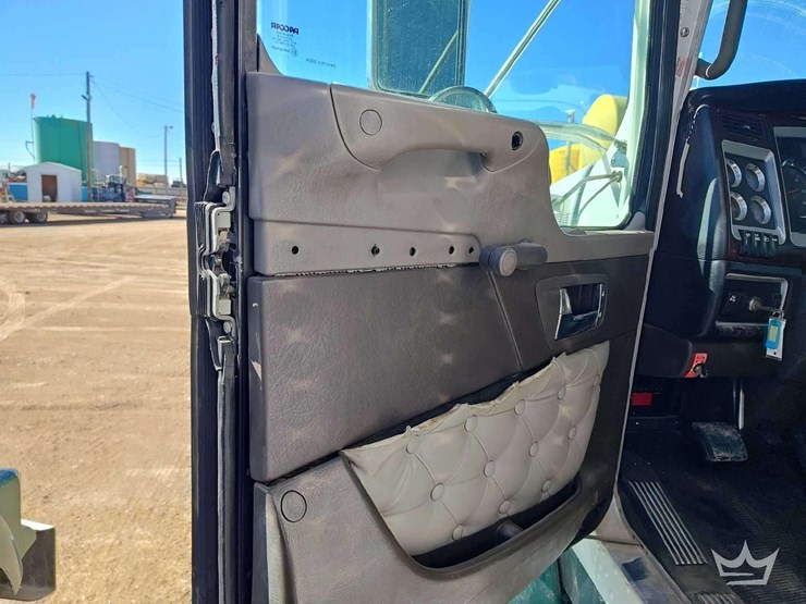 2012-kenworth-t800-image-10