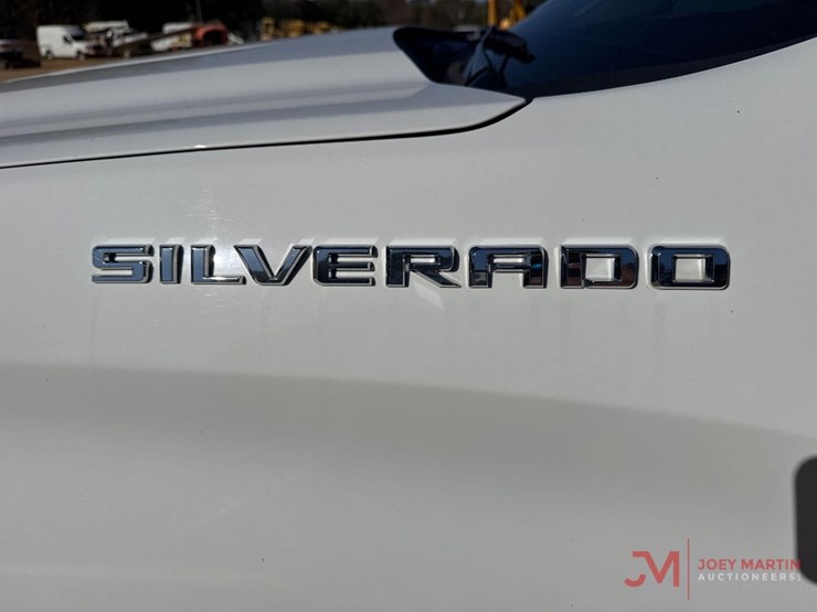 2022-chevrolet-silverado-1500-lt-image-9