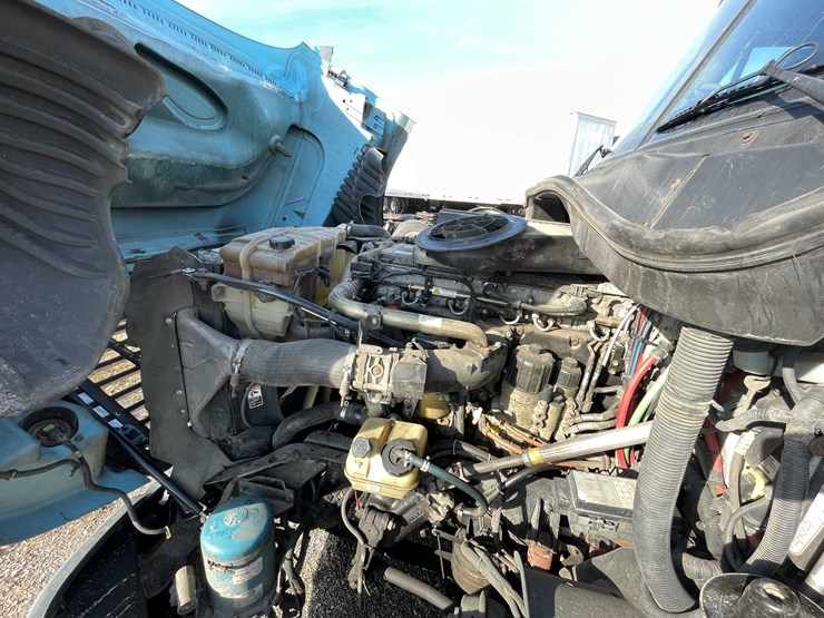 #206-•-2012-freightliner-cascadia-semi-tractor-(title-in-delay)-(denmark,-wi)-image-69