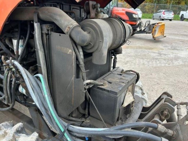 2008-kubota-m7040d-image-22