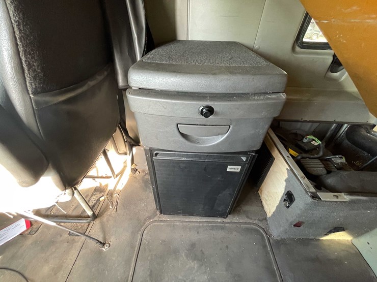 #200-•-2016-international-semi-tractor-(title-in-delay)-(denmark,-wi)-image-60