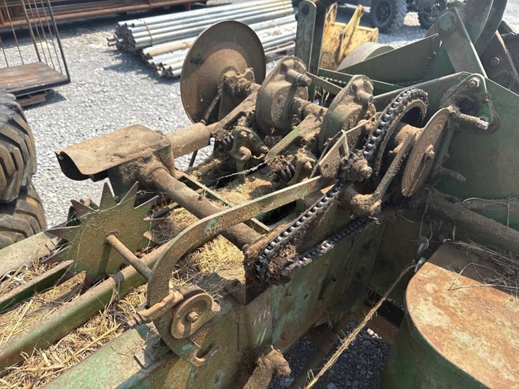 john-deere-24t-image-10