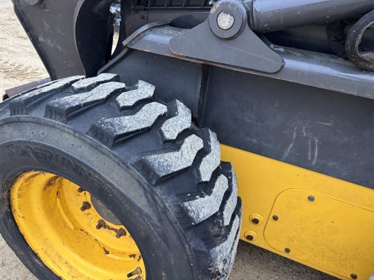 2014-new-holland-l220-image-9