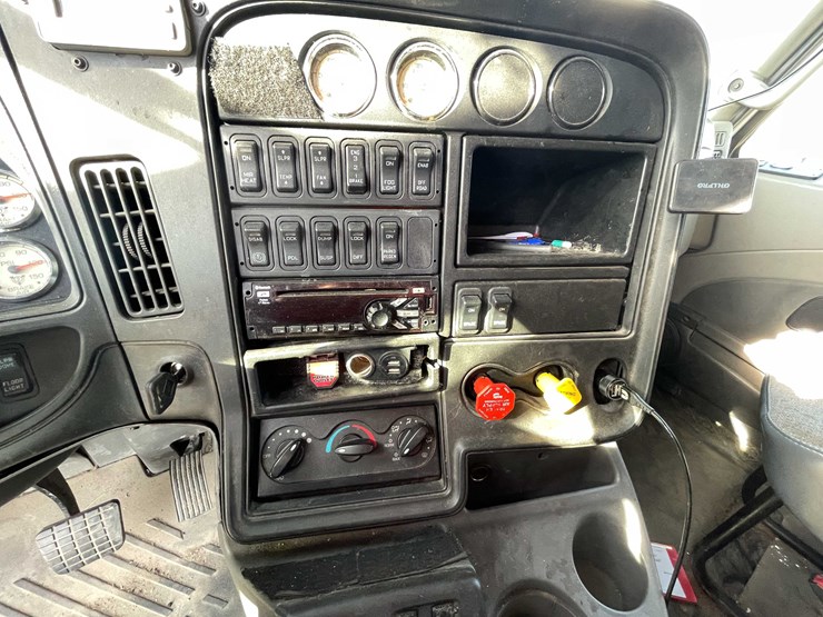 #200-•-2016-international-semi-tractor-(title-in-delay)-(denmark,-wi)-image-62